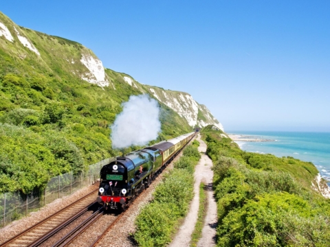 Belmond British Pullman an der Küste